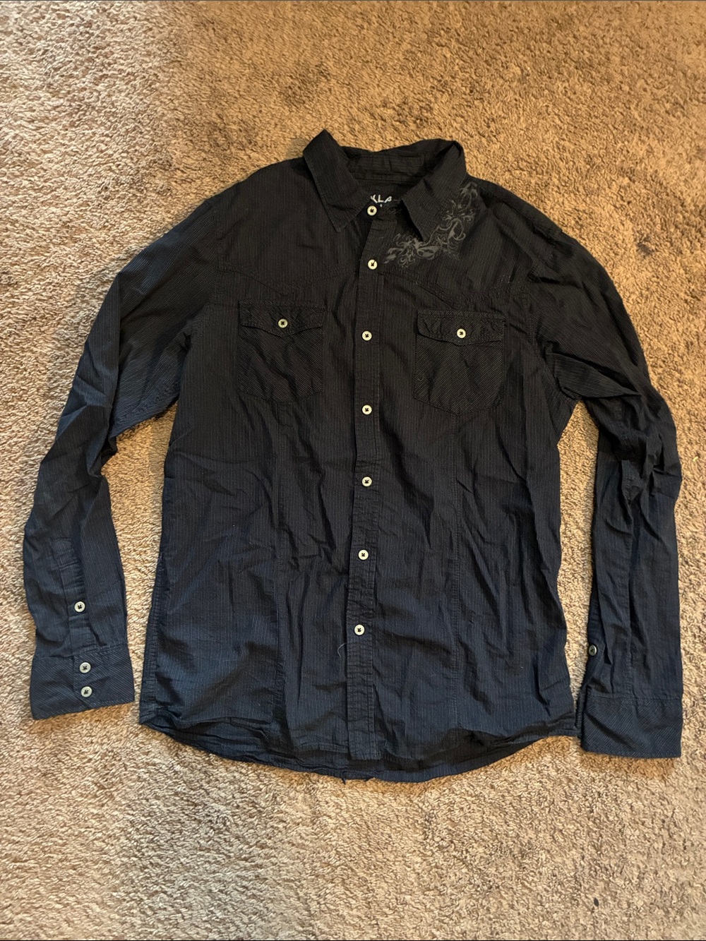 Y2k goth Black Long-Sleeve Button-Up Shirt - Subtle Pattern